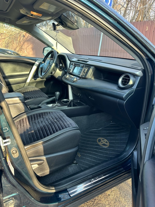 Продам Toyota Rav 4, в (8)