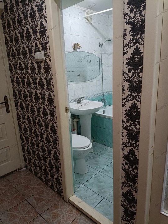 Донецк, Калининский р-н. ул.Краснофлотская
ПРОДАЕТСЯ 3-к. (3)
