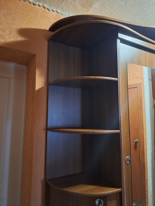 Продам прихожую в коридор. 
Размер: (2)