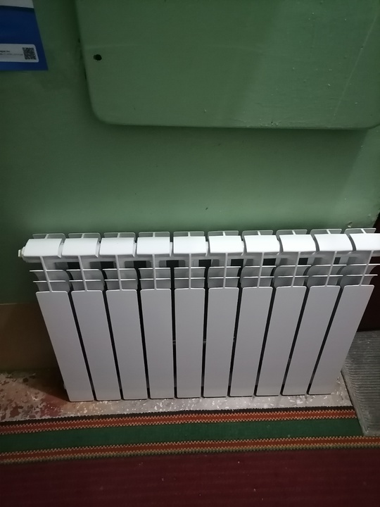 Продам биметаллические радиаторы 10 секций. (1)