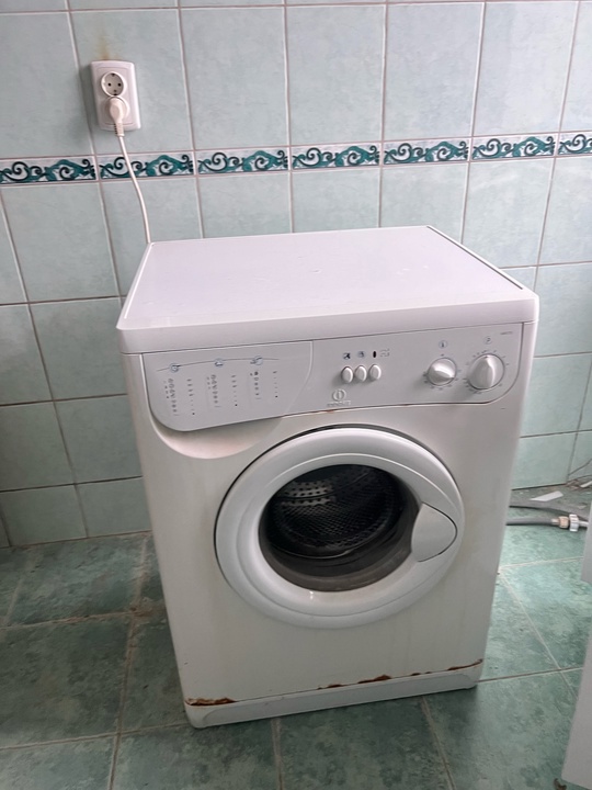 Стиральная машина Indesit - 4500р
Газовая