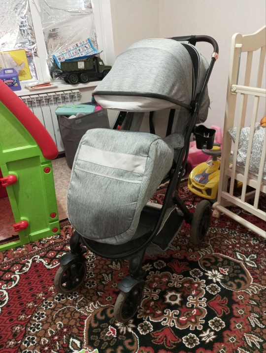 Продам прогулочную коляску Луганск 
Лёгкая (2)