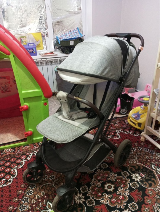 Продам прогулочную коляску Луганск 
Лёгкая (4)