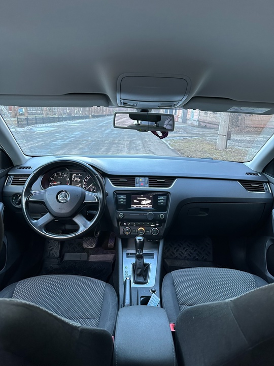 SKODA OCTAVIA A7 2014 года.
ОДИН (5)