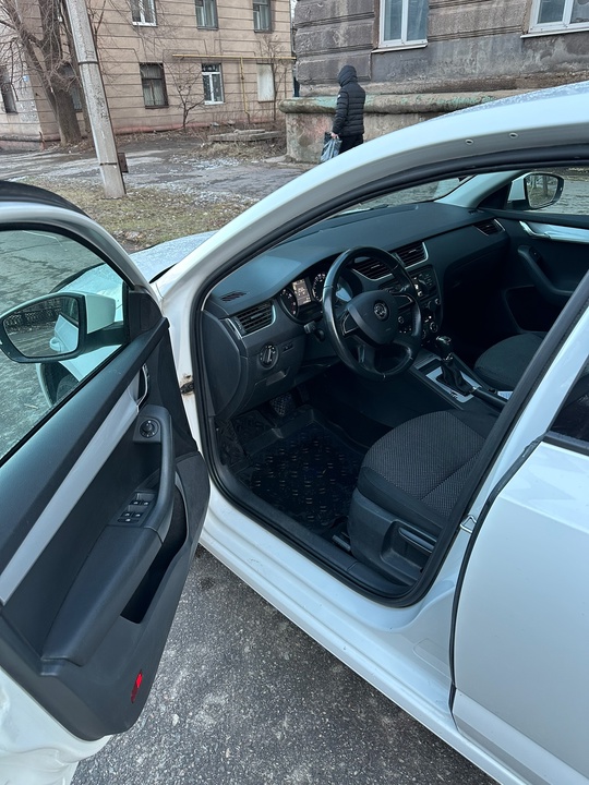 SKODA OCTAVIA A7 2014 года.
ОДИН (6)