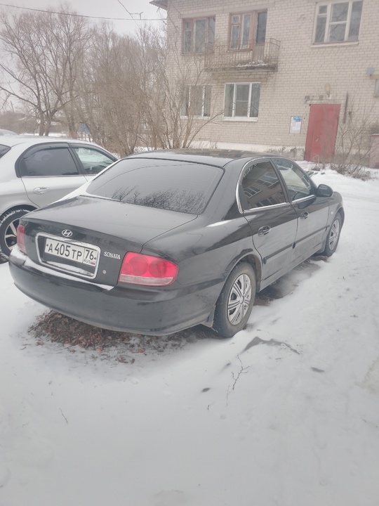 Hyundai Sonata 
2002 год
2.0 МТ
300 (3)