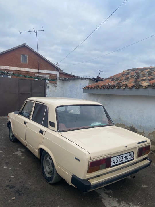 Продам ваз 2105 
Документы чистые (1)