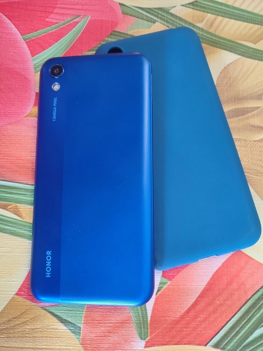Honor 8s.
Официальный русифицированный аппарат.
Доступны Play