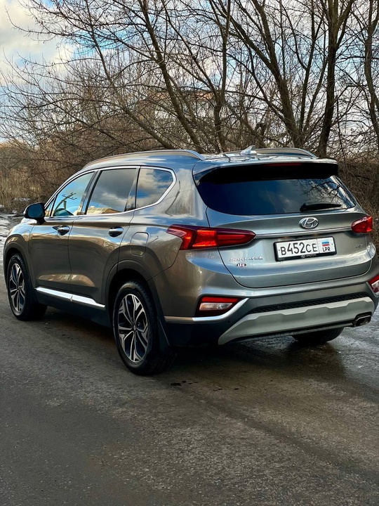 Продам Hyundai Santa-fe 
2019 года (4)