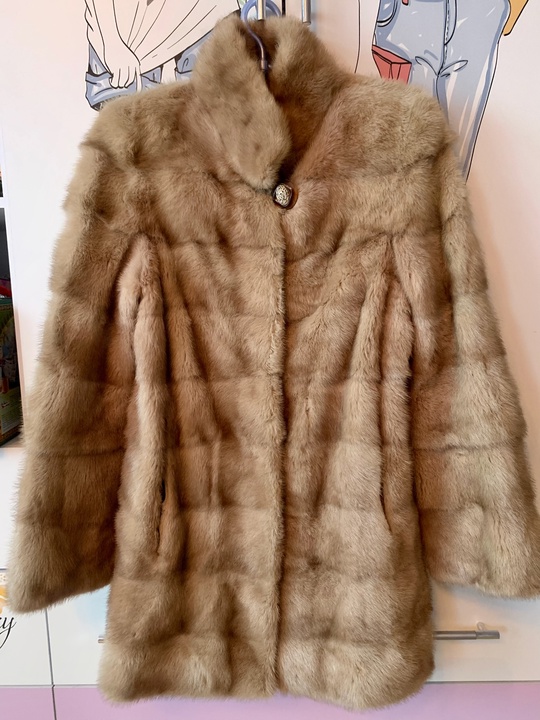 Продам норковую фабричную шубу в