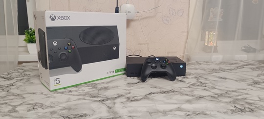 Продам Xbox series S 
1