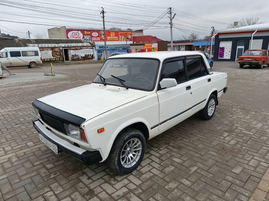 Ваз 2105
1990 год мотор работает (6)