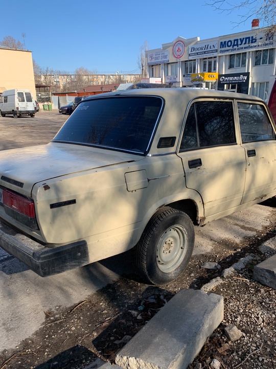 Продам ваз 2107 1983
На ходу (4)