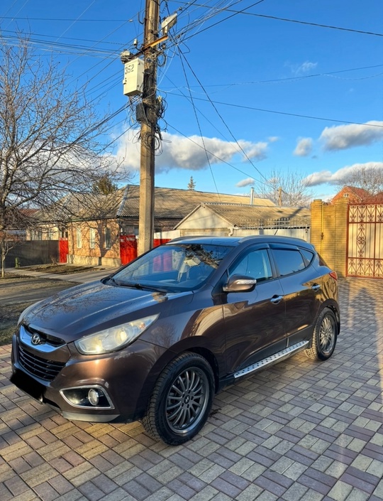 Продаю личный автомобиль Внедорожник 
Hyundai (1)