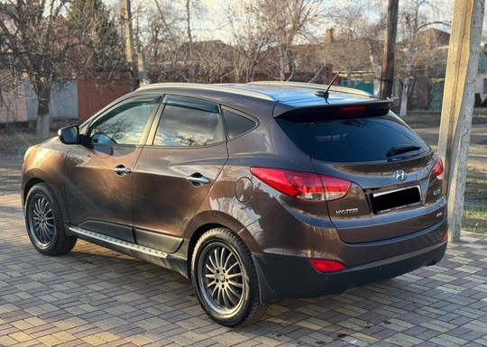 Продаю личный автомобиль Внедорожник 
Hyundai (2)