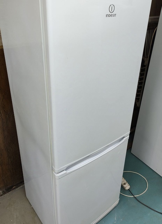 Продам холодильник Indesit, отличное состояние,