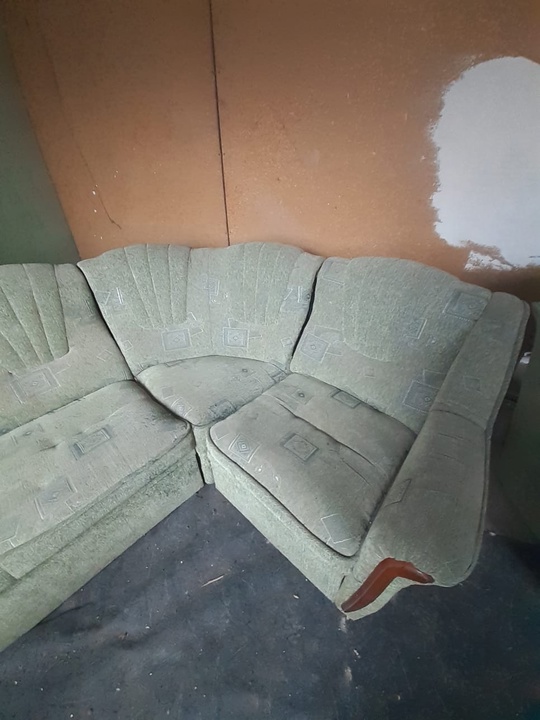 Продам мягкий уголок и кресло (1)