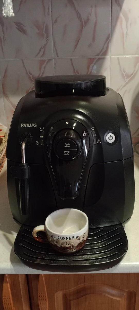 Отличная семейная кофемашина Philips в