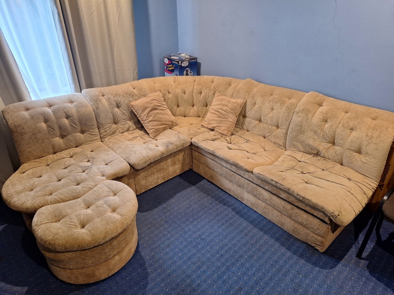 Продам диван, требуется ремонт. 13000