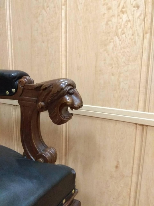 Продам кресло дерево ручная работа.
Тел (3)