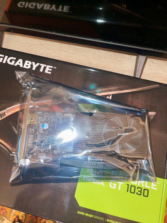 Продам новую видеокарту Gigabyte GeForce (2)