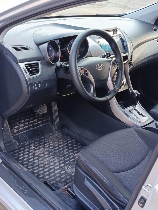 Продам авто Hyundai Elantra 2013г (7)