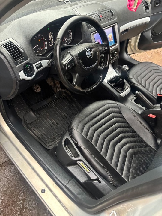 Skoda Octavia 1.6 MT, 2011 (5)