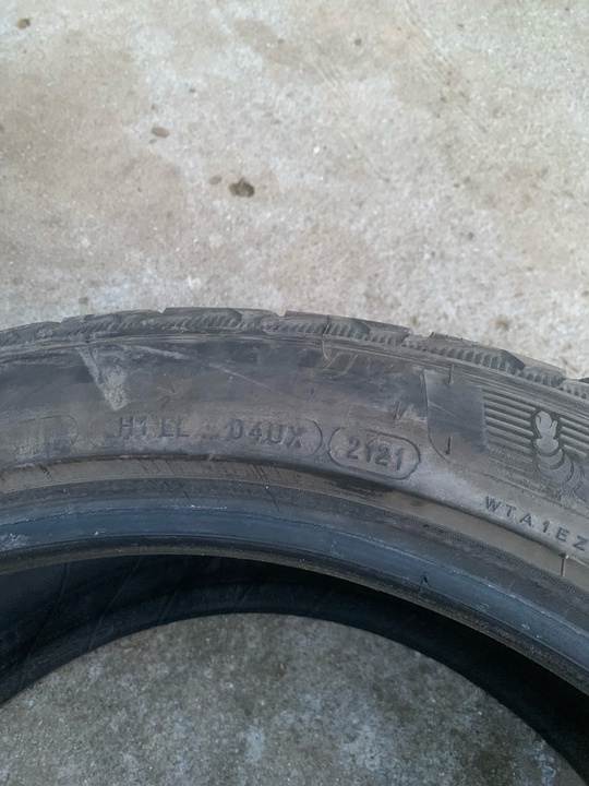 245/45/18 зима
MICHELIN 2шт- 4000к
APLUS 3шт- (2)