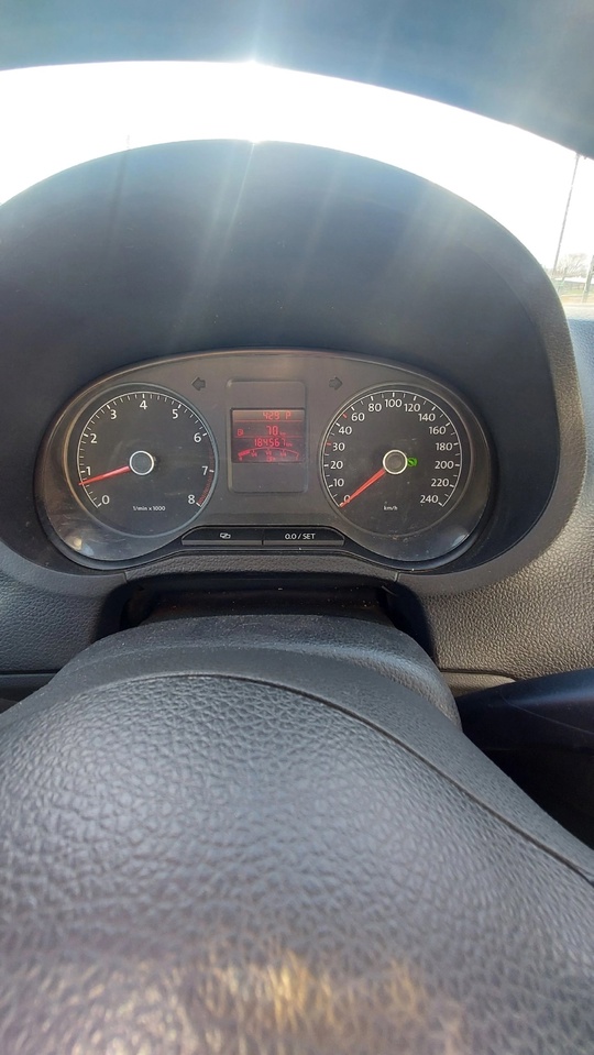 Продам полика 2011 года, автомат