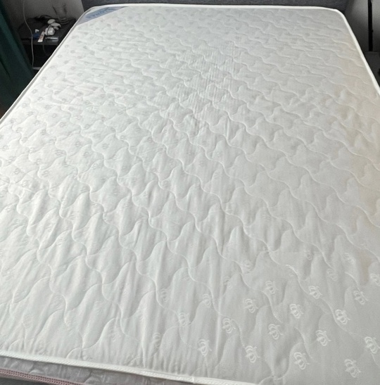 Продам кровать 200х160 + 2 (3)