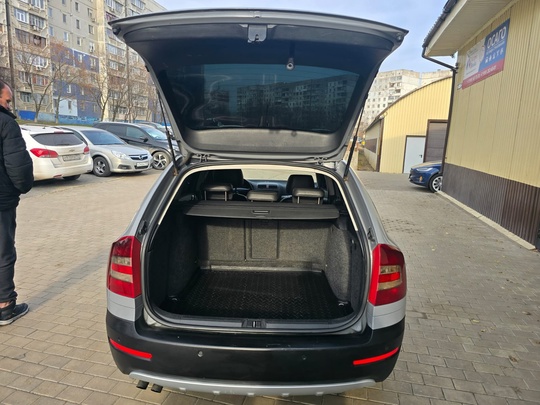 Skoda Octavia A5 Scout
2009
2.0 дизель, (9)