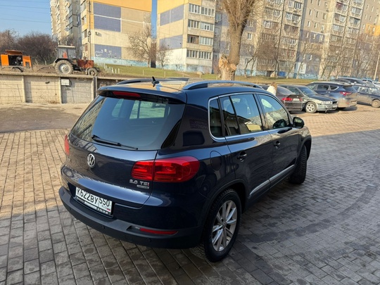 Volkswagen Tiguan 
2012
2.0 бензин, АКПП, (3)