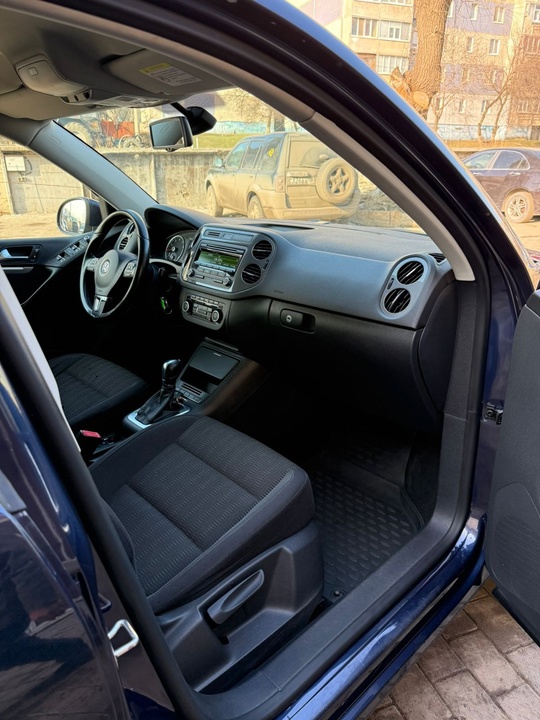Volkswagen Tiguan 
2012
2.0 бензин, АКПП, (5)