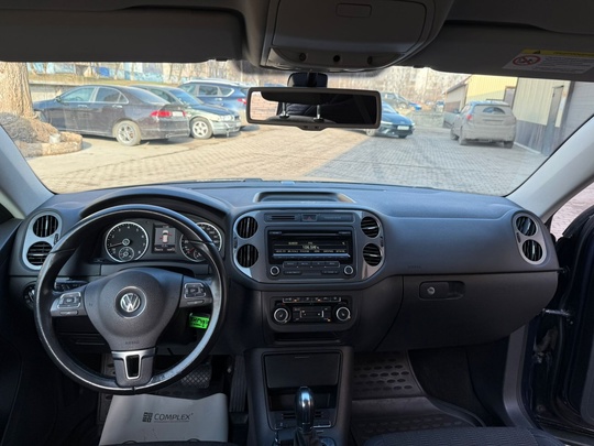 Volkswagen Tiguan 
2012
2.0 бензин, АКПП, (7)