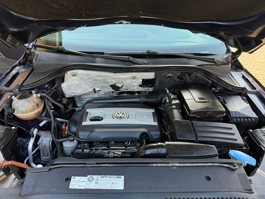 Volkswagen Tiguan 
2012
2.0 бензин, АКПП, (9)