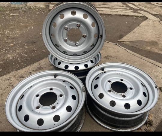 Продам диски на ниву р.15