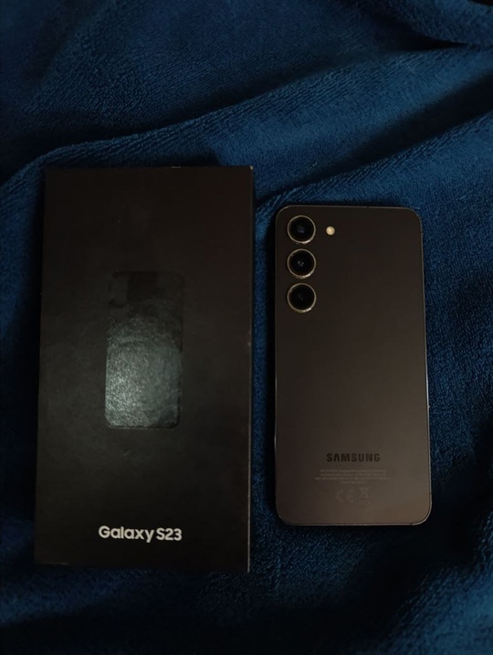 Продаю телефон Samsung s23 
8/128 (1)
