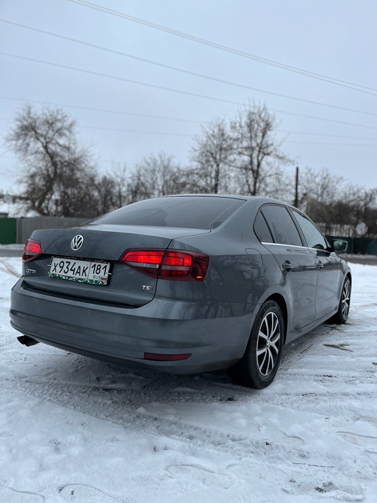 Продам Volkswagen Jetta 2017 года (2)