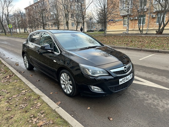 Opel Astra J 2011г.в 1.6 (2)