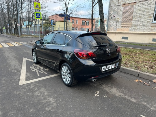 Opel Astra J 2011г.в 1.6 (3)