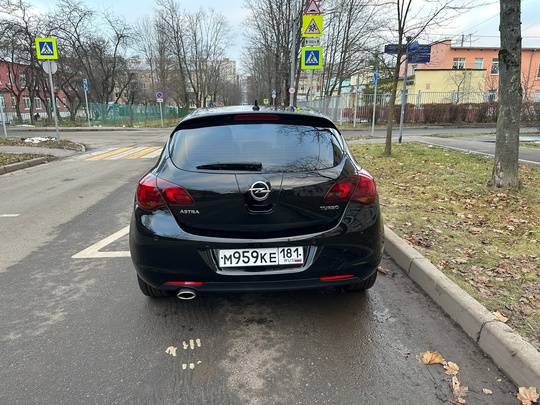 Opel Astra J 2011г.в 1.6 (4)
