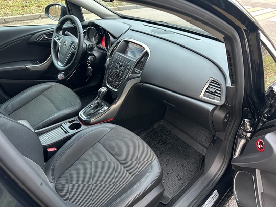 Opel Astra J 2011г.в 1.6 (7)