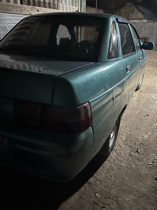 Продам 2110 
Инжектор 1.5 8кл
1999 (8)