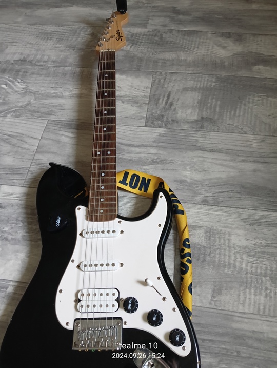 Продам электрогитару Squire by Fender (3)