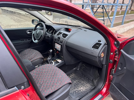 Продам Renault Megane универсал!
2005 года (5)