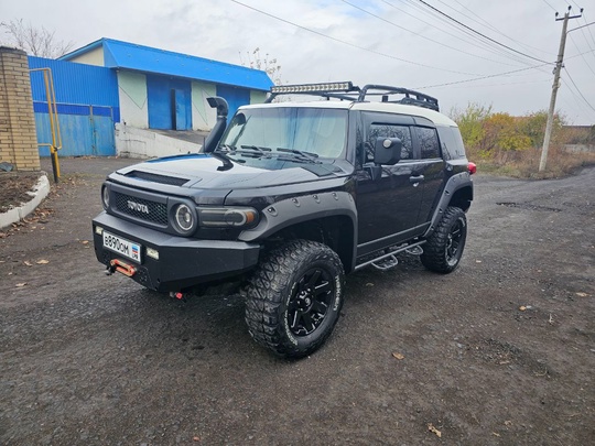 Продам Toyota FJ-cruiser 2008 год