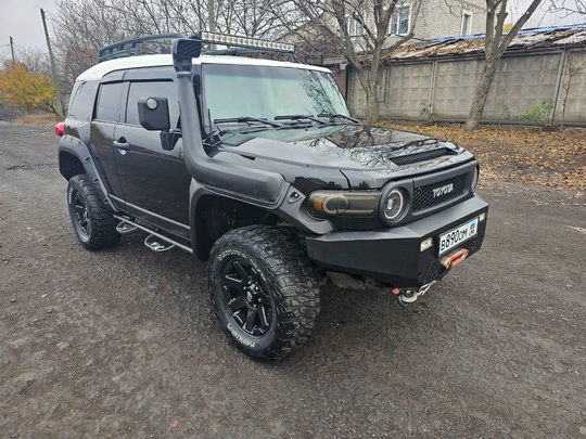 Продам Toyota FJ-cruiser 2008 год (1)