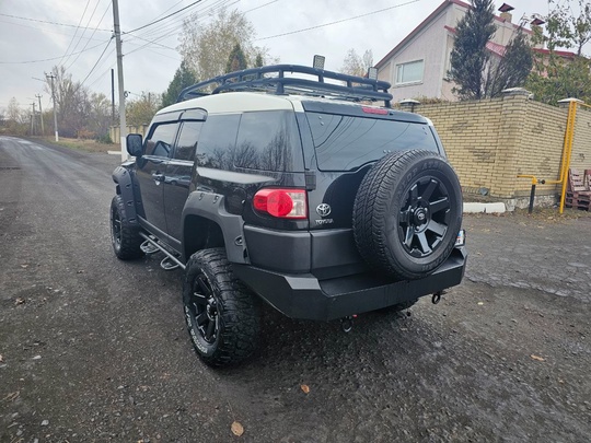 Продам Toyota FJ-cruiser 2008 год (2)