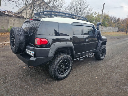 Продам Toyota FJ-cruiser 2008 год (3)