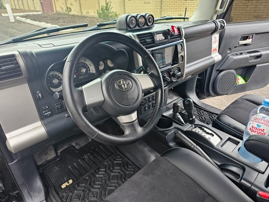 Продам Toyota FJ-cruiser 2008 год (4)